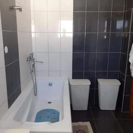 Apartament Farah *